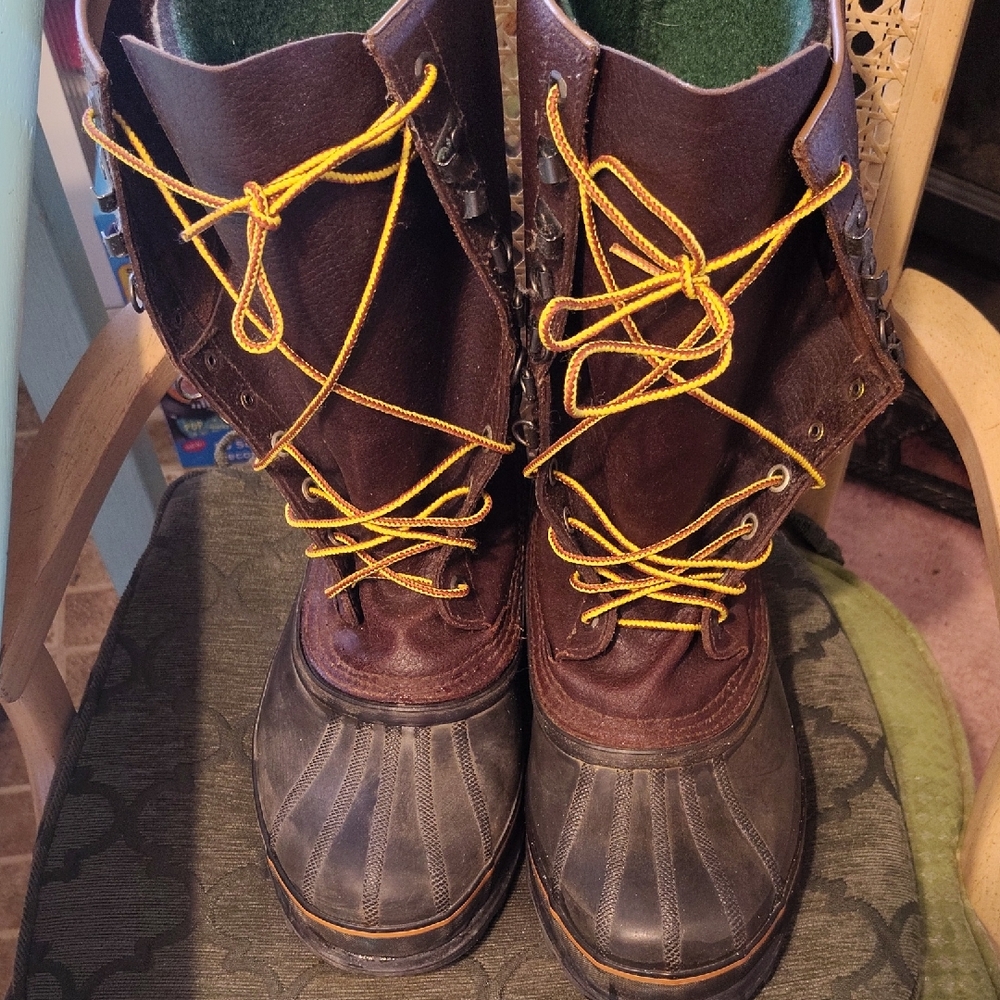 Sorel Maverick Two-Tone Duck Boots with Yellow Laces